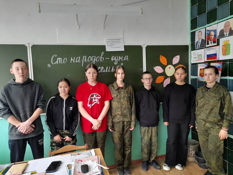 Сто народов — одна семья.
